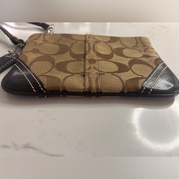 Coach Vintage Wristlet- EUC - Picture 9 of 13